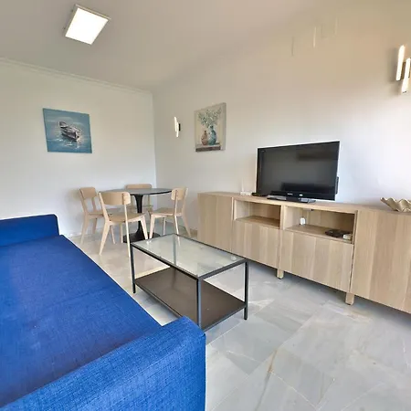 Diana 206. Completely Renovated On The Beachfront. * 马尔韦利亚