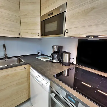 Diana 206. Completely Renovated On The Beachfront. 公寓 马尔韦利亚