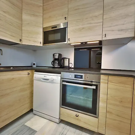 Diana 206. Completely Renovated On The Beachfront. Lägenhet Marbella