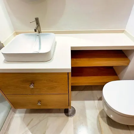 Diana 206. Completely Renovated On The Beachfront. 公寓 马尔韦利亚