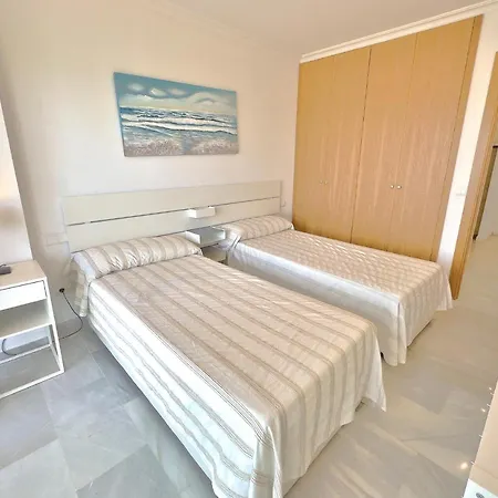 Diana 206. Completely Renovated On The Beachfront. 公寓 马尔韦利亚