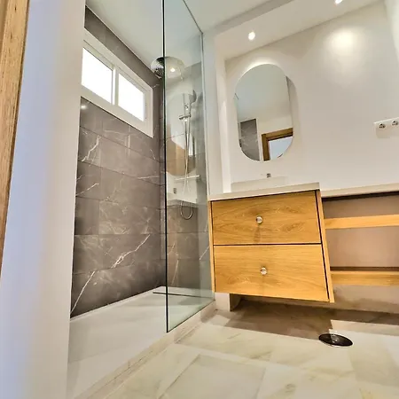 Diana 206. Completely Renovated On The Beachfront. Apartment *