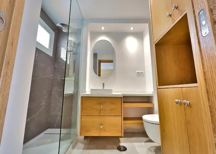 Diana 206. Completely Renovated On The Beachfront. Apartment